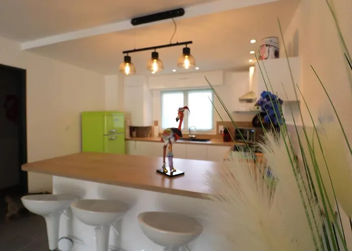 Appartement Beau 3 Pièces Climatisé, Piscine Privée, Parking Au Grau-du-roi - Fr-1-307-215 *
