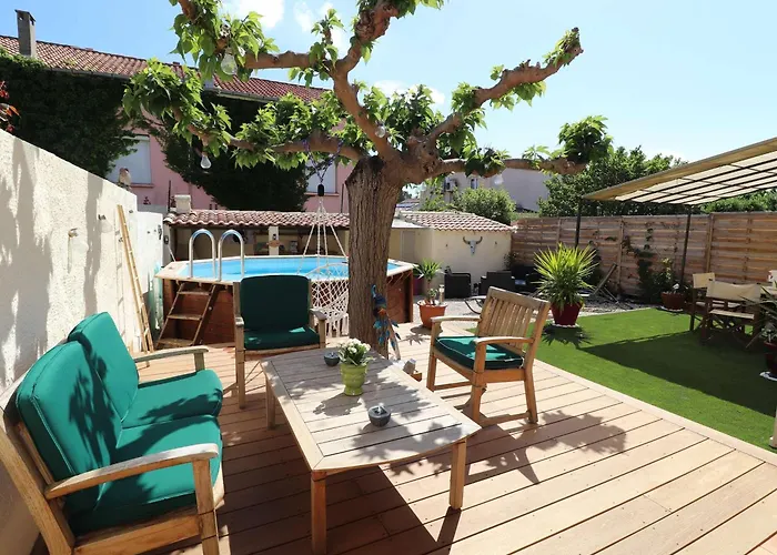 Beau 3 Pièces Climatisé, Piscine Privée, Parking Au Grau-du-roi - Fr-1-307-215 *