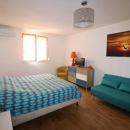 Appartement Beau 3 Pièces Climatisé, Piscine Privée, Parking Au Grau-du-roi - Fr-1-307-215